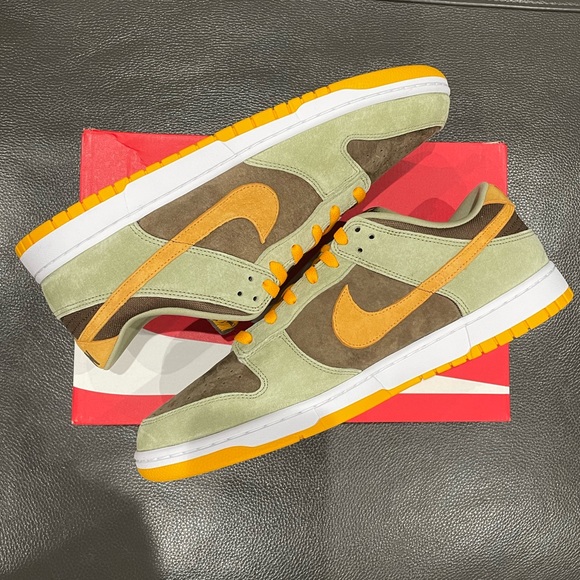SOLD!!!! BRAND NEW NIKE DUNK LOW SE DUSTY OLIVE - Picture 5 of 6